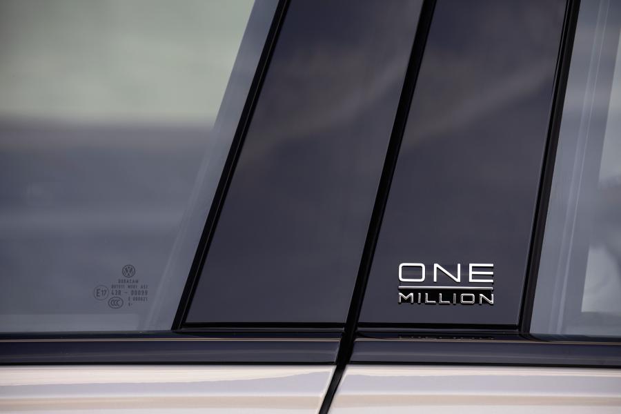 Детали экстерьера Volkswagen Touareg R-Line One Million 2019 года  (фото 4 из 30)